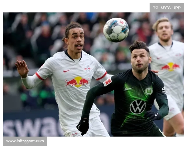 莱比锡前锋单刀被扑，双手抱头难以置信